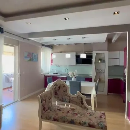 아파트 Cozy Grand 티라나