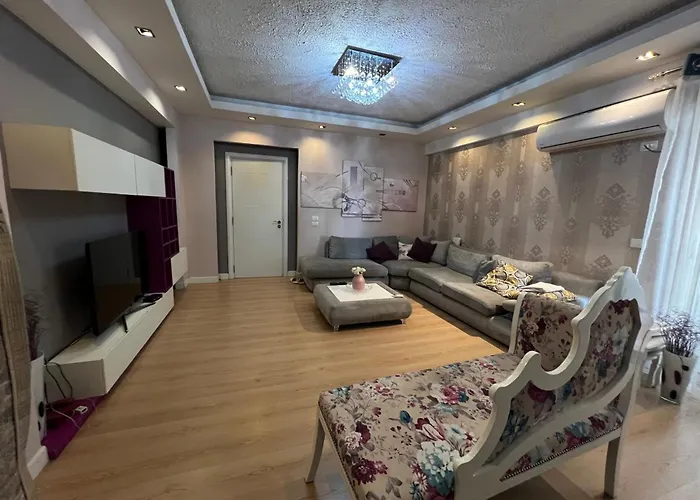 Cozy Grand Appartamento Tirana